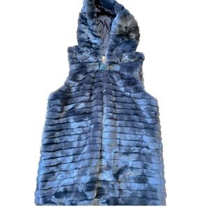 𝅺c&c California faux fur, hooded vest, size large, NWOT, soft and luxurious